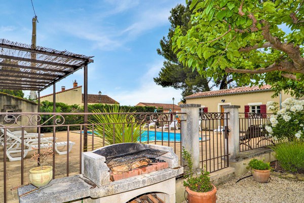 Amazing home in Maillane with Outdoor swimming pool, WiFi and 6 Bedrooms