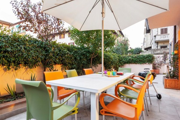 Boccaccio coloré avec terrasse et place de moto