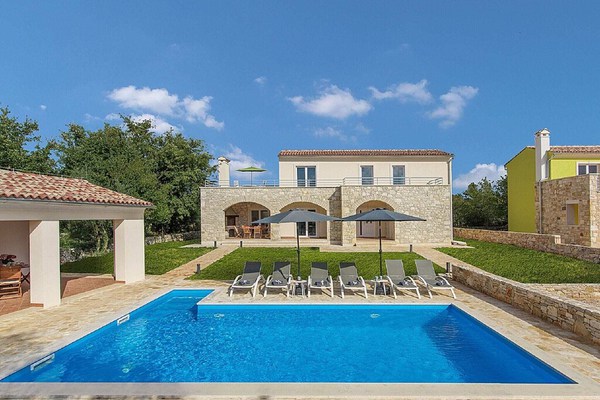 Villa meublée de façon moderne avec piscine privée pour 6 personnes, près de Rovinj