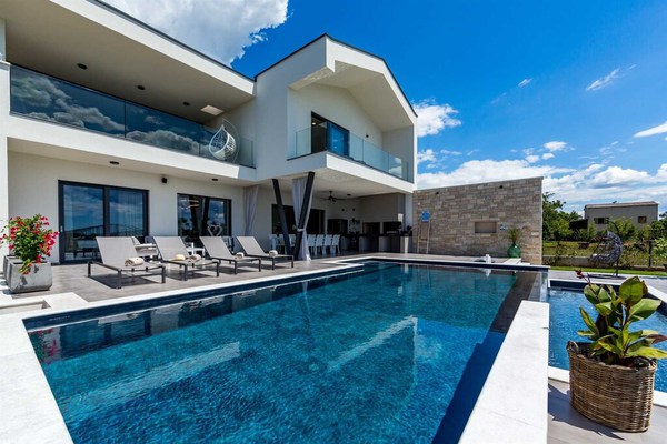 Luxury Villa Callisto with Pool
