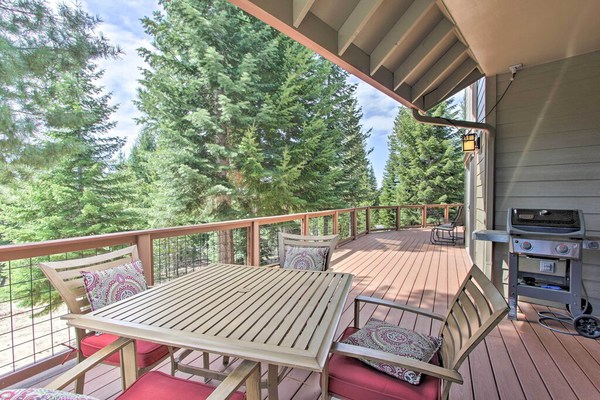 NEW! Secluded Luxury Mtn Getaway by Crescent Lake!