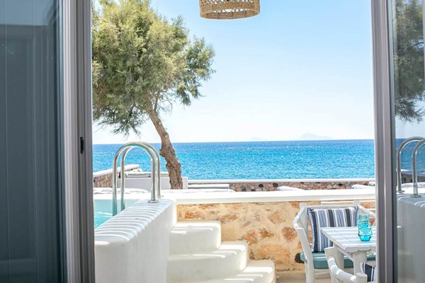 Panoramic Maison Ranya to rent in Santorini by My Rental Homes
