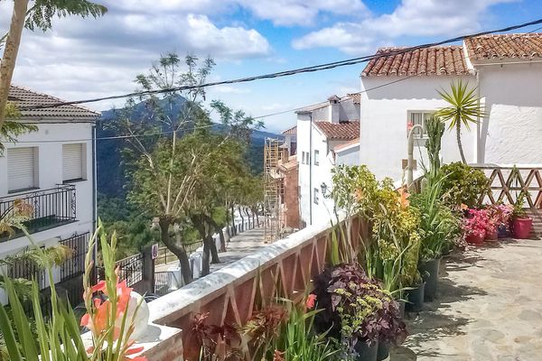 Beautiful apartment in Genalguacil with Outdoor swimming pool, WiFi and 2 Bedrooms
