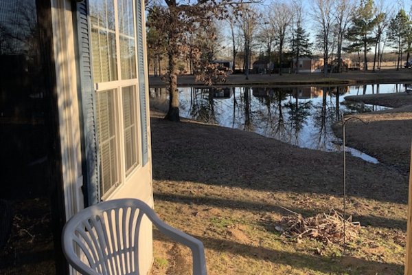 Beautiful Tiny Home overlooking the pond, 2 miles from Lake Fork