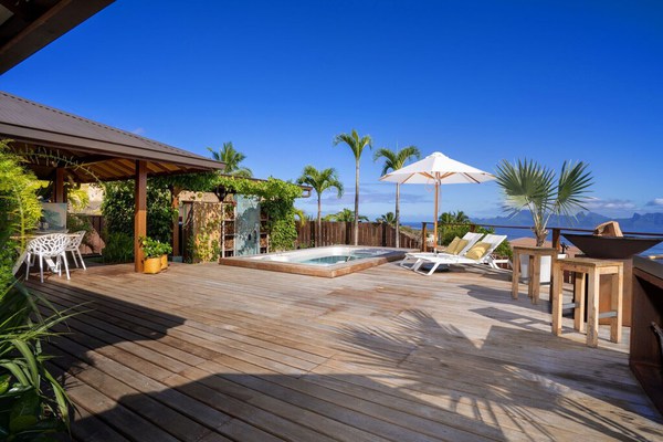 Villa Manuiti, the luxury tropical charm with a breathtaking view