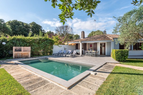 Charmante maison de vacances "Casa Pequeña" avec Wi-Fi, jardin, terrasses et piscine ; parking disponible