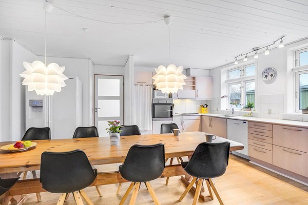 Awesome home in Struer with WiFi and 6 Bedrooms