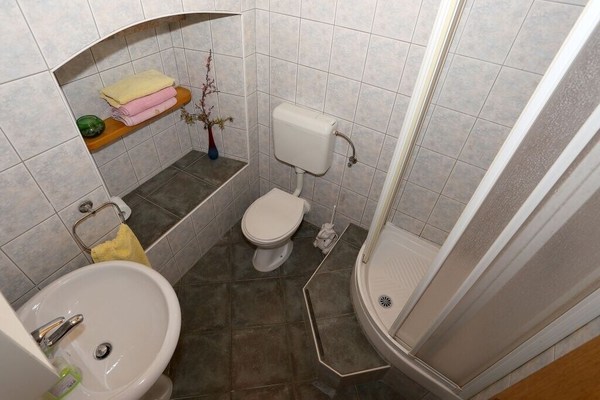 Appartement in Sutomišćica avec Balcon, Climatisation, WIFI, Machine à laver (3573-1)