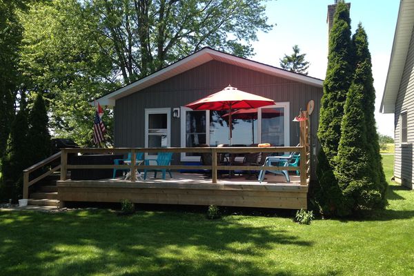 Lake Erie Paradise! Perfect waterfront getaway with deck and large sandy beach.