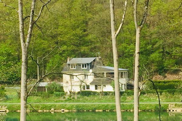 Maison de campagne 14 personnes au bord de l'eau et parc naturel des Ardennes