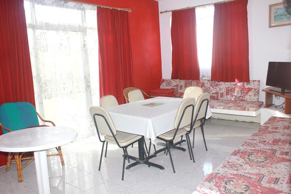 2 bedrooms appartement at Pereybere, 200 m away from the beach with enclosed garden and wifi