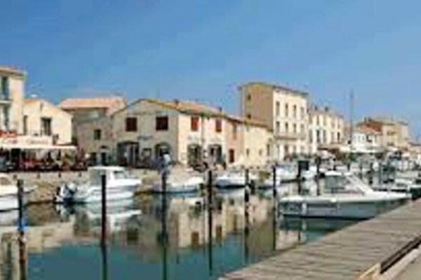 One bedroom appartement with shared pool, furnished garden and wifi at Marseillan - 6 km away from the beach