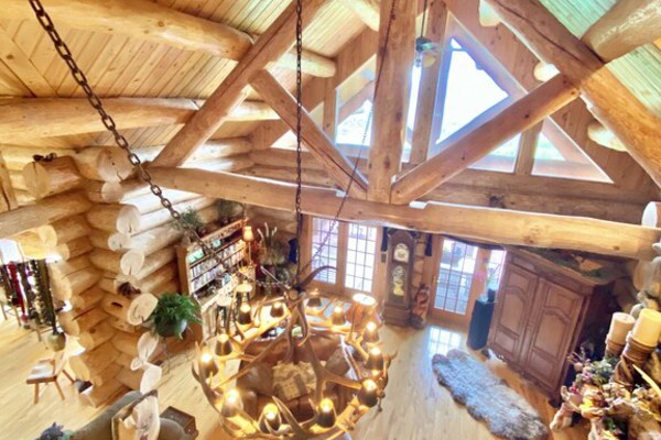 TN Mountain Lodge: sleeps 22+ lake, hikes, hot tub, Sauna