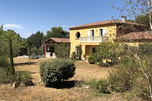 Villa provençale avec piscine, terrasse et jardin