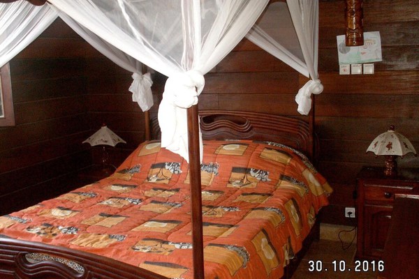 4 bedrooms house at Toamasina, 50 m away from the beach with sea view and enclosed garden