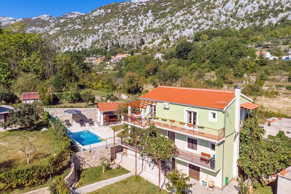 LAST MINUTE DISCOUNT!!! Apartment Lana with private pool and magical views
