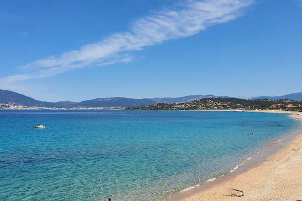 Appartement de standing Neuf avec terrasse de 47m2 à 300m de la plage d'Agosta