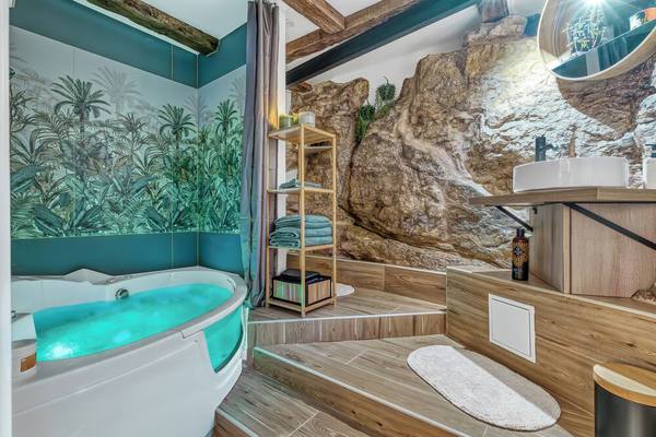 Mademoiselle LOVE ROOM Annecy. Appartement atelier vieille ville