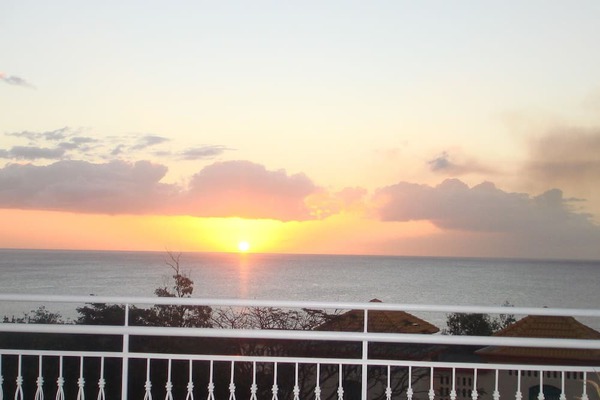 Appartement vue magnifique sur mer  montagnes, endroit calme et reposant.