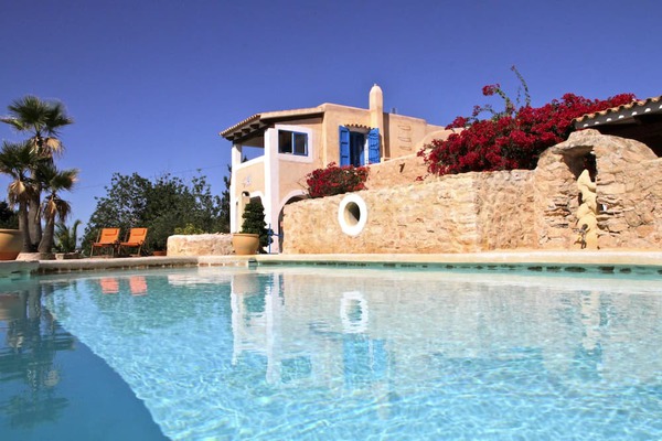 BEAUTIFUL SPANISH FINCA WITH PRIVATE POOL