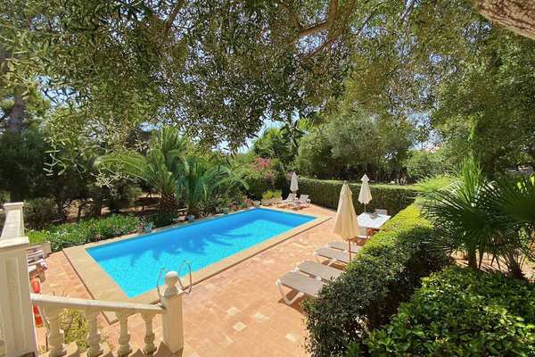 Private villa with mature gardens, 2 minutes walk from sandy beach