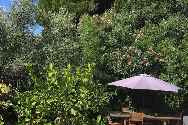 APPARTEMENT DE PLEIN PIED DANS MAISON AVEC JARDIN