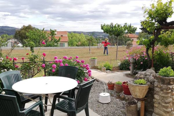 On the heights of CERET, house in a green setting with lovely views.