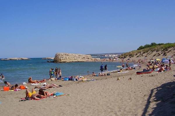 Vacation home in Costa Brava: private garden, community pool.  