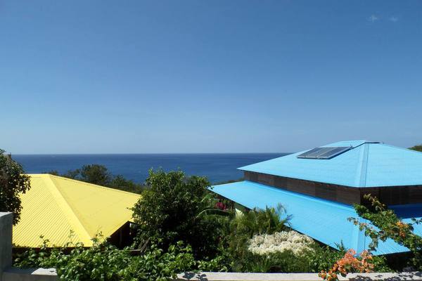 La Maison Coloniale in a postcard setting overlooking the Caribbean Sea