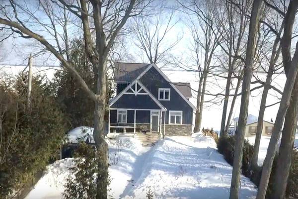 Lake House moderne au bord de l'eau sur la baie Georgienne