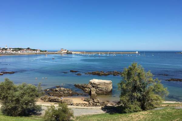 T1 Environnement exceptionnel sur Corniche Basque, parc arboré, piscine, tennis