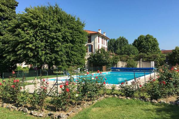 Le Patio, avec accès au parc privé et à la piscine, près de Bergame