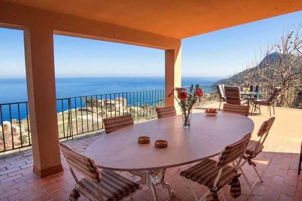 Villa with Wi-Fi and stunning sea views.