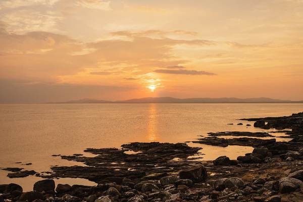 The Rock: Creevy Cottages are 1 minute to pier  sea