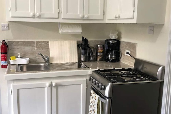 Cozy Apartment Rental Near Airport, Amenities and Bus Route