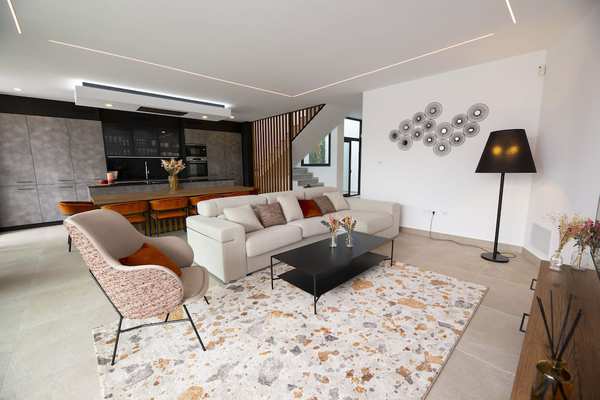 Splendid contemporary villa in the city center 3 minutes walk from the beach and restaurants