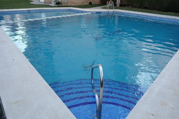 BEL APPARTEMENT À 150 MÈTRES DE LA MER AVEC PISCINE COMMUNAUTAIRE ET BARBECUE