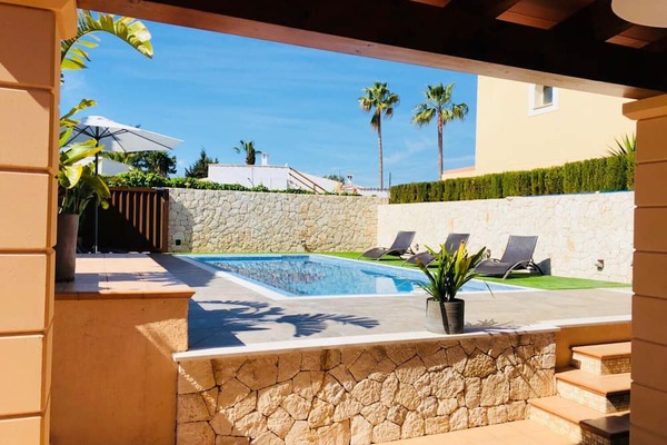 ''Villa Estamarell'' Villas2meet Mallorca 1 min from the beach. Private swimming pool