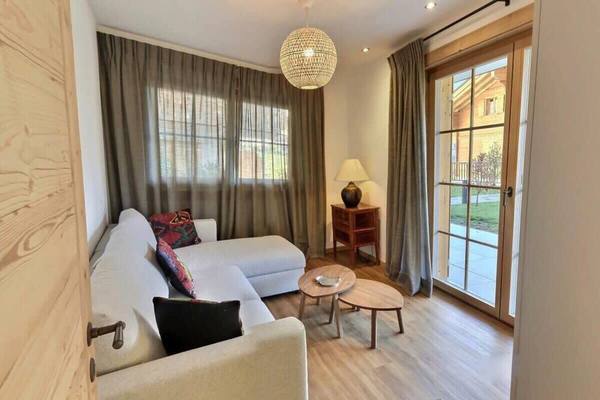 Elegant Apartment with Panoramic Valley View