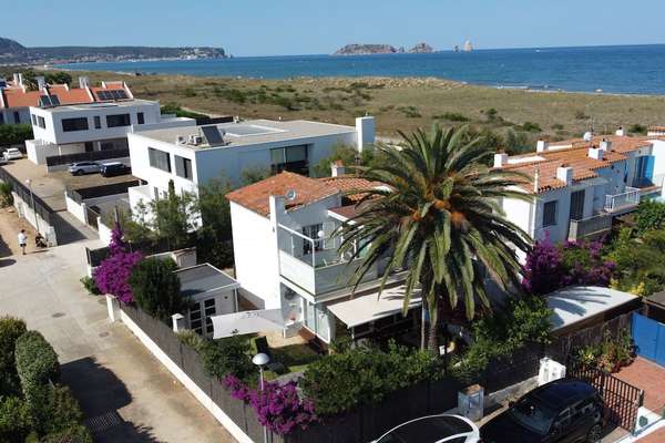 Casa Triana - À 40 mètres de la plage, climatisation et parking