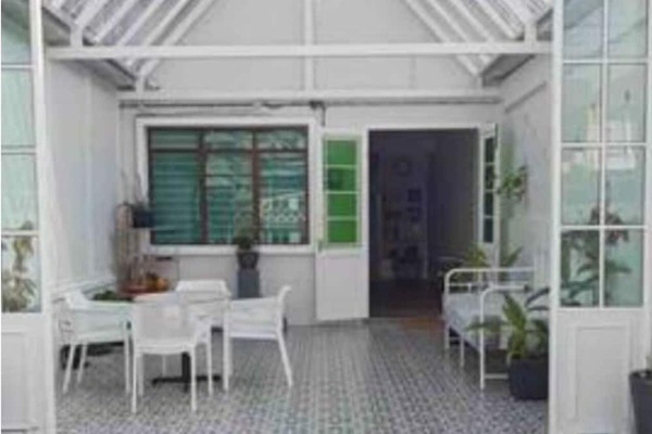 Modern Victorian Homestay with Maidn